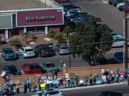 a bunch of people protesting outside red lobster